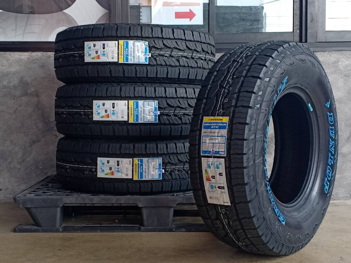 DUNLOP 265/70R16 GRANDTREK AT5 112T (ตัวหนังสือขาว) MADE IN THAILAND