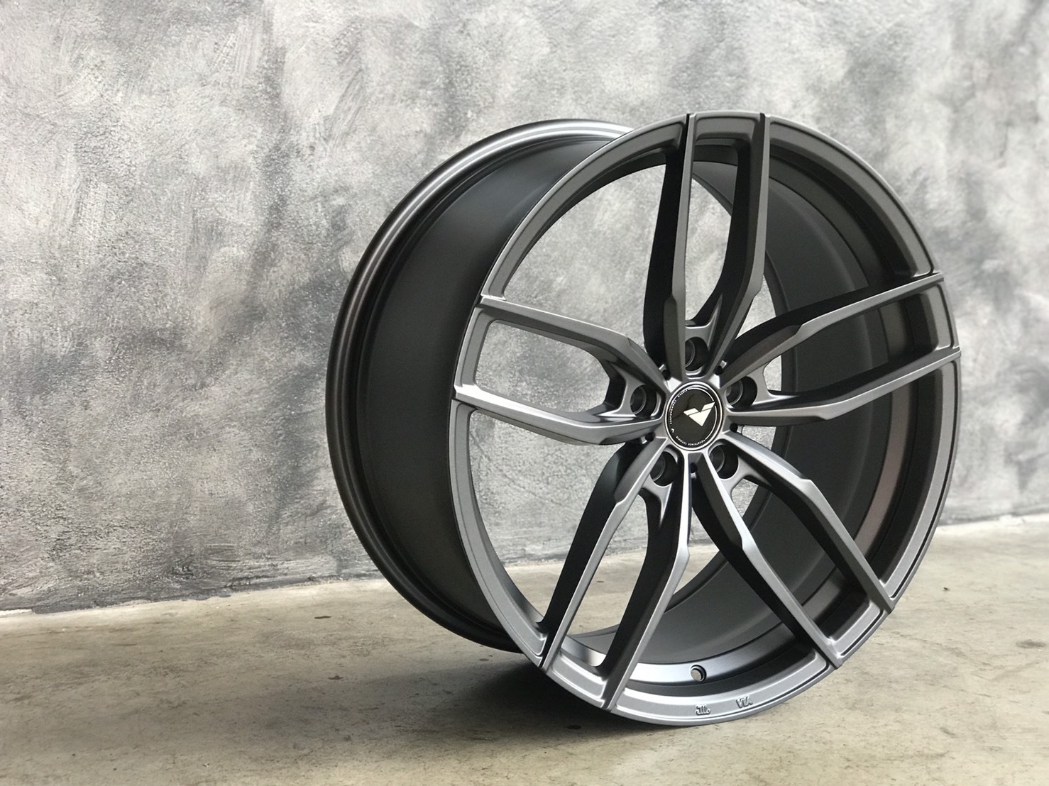 AOW15 FLOWFORMING 20x8.5/9.5 5x114.3/5X112 ET+40/42