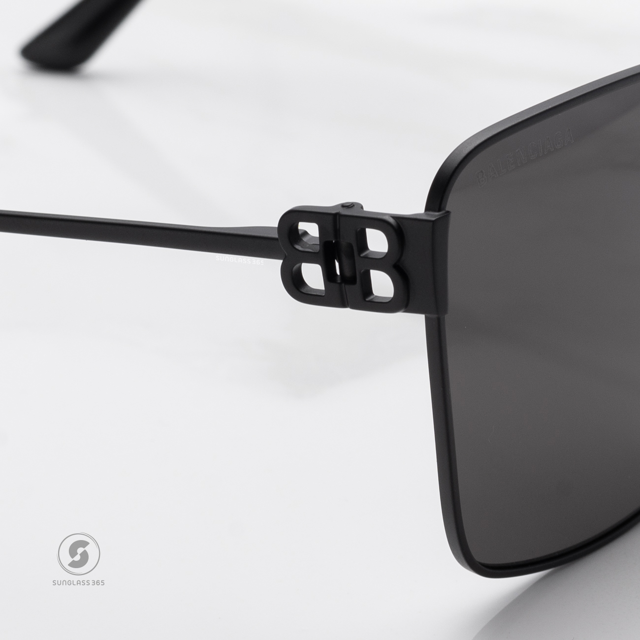 แว่นกันแดด Balenciaga BB0338SK 001