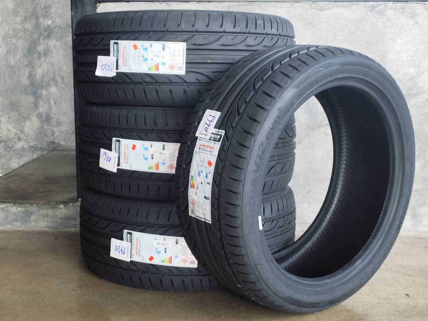 HANKOOK 245/40R19 V12EVO2