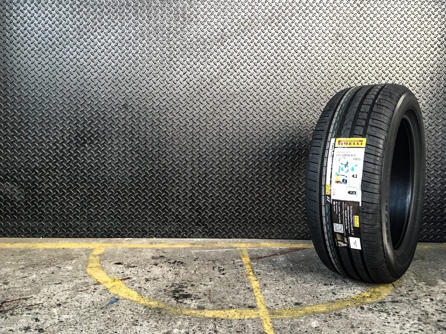 PIRELLI CINTURATO P7 RFT 245-50-18 เส้น 13000 บาท