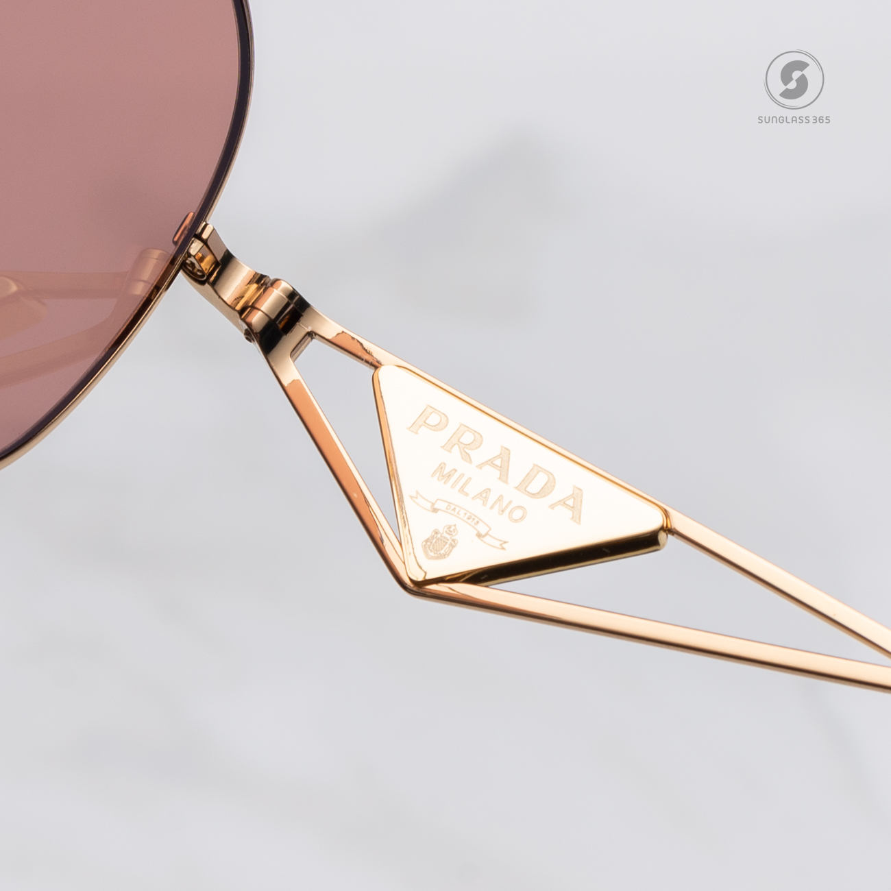 แว่นกันแดด PRADA PRA50S 5AK08M Gold