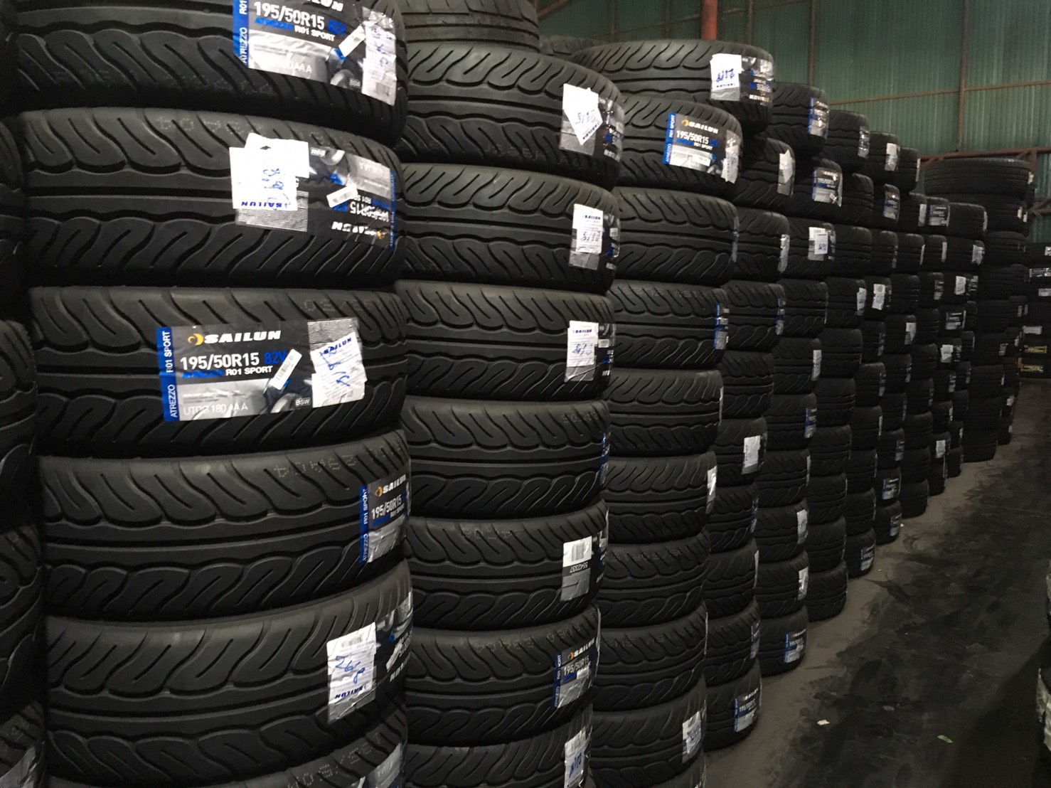 โปรโมชั่นยางซอฟ SAILUN R01 195/50-15 เส้น 1450 ปกติ 2500