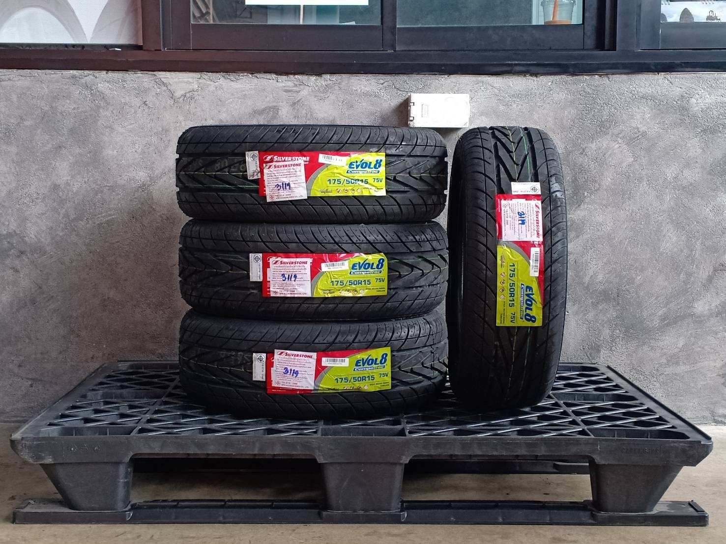 SILVERSTONE 175/50R15 EVO L8 ราคาพิเศษ