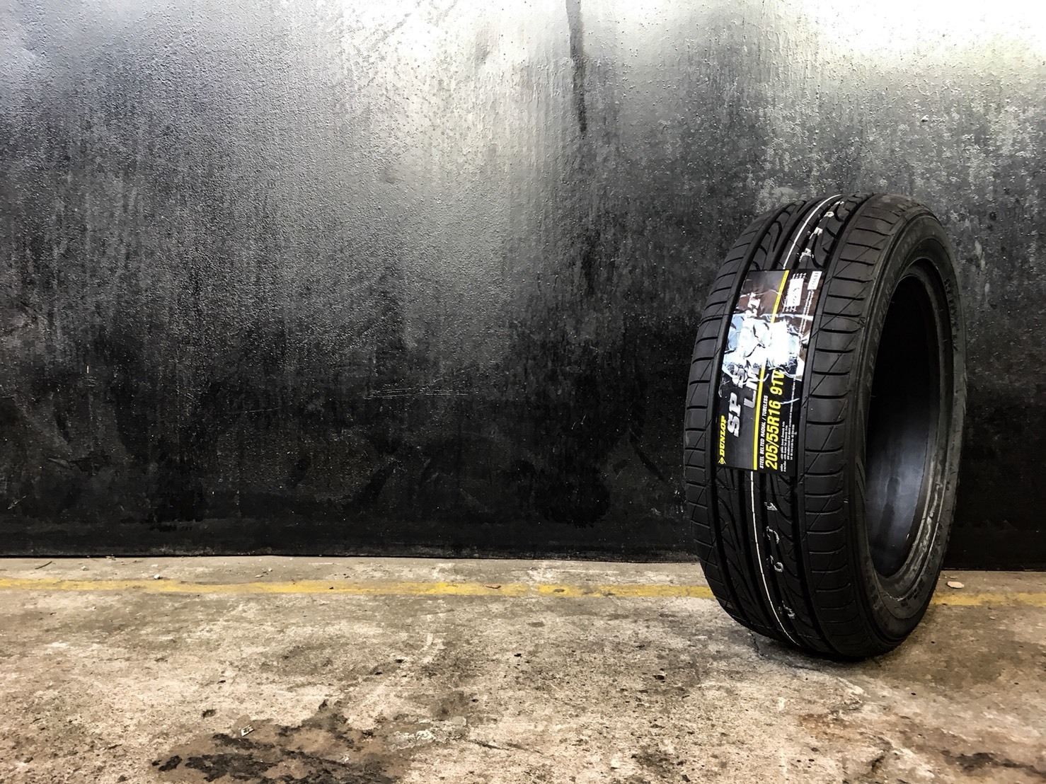 DUNLOP LM704 205w55s16 ปี18 ซื้อ2แถม2