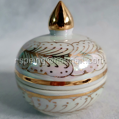 ตลับ (โถ) ใส่แป้งเจิมสีขาวมุก ลายเส้นสีทอง