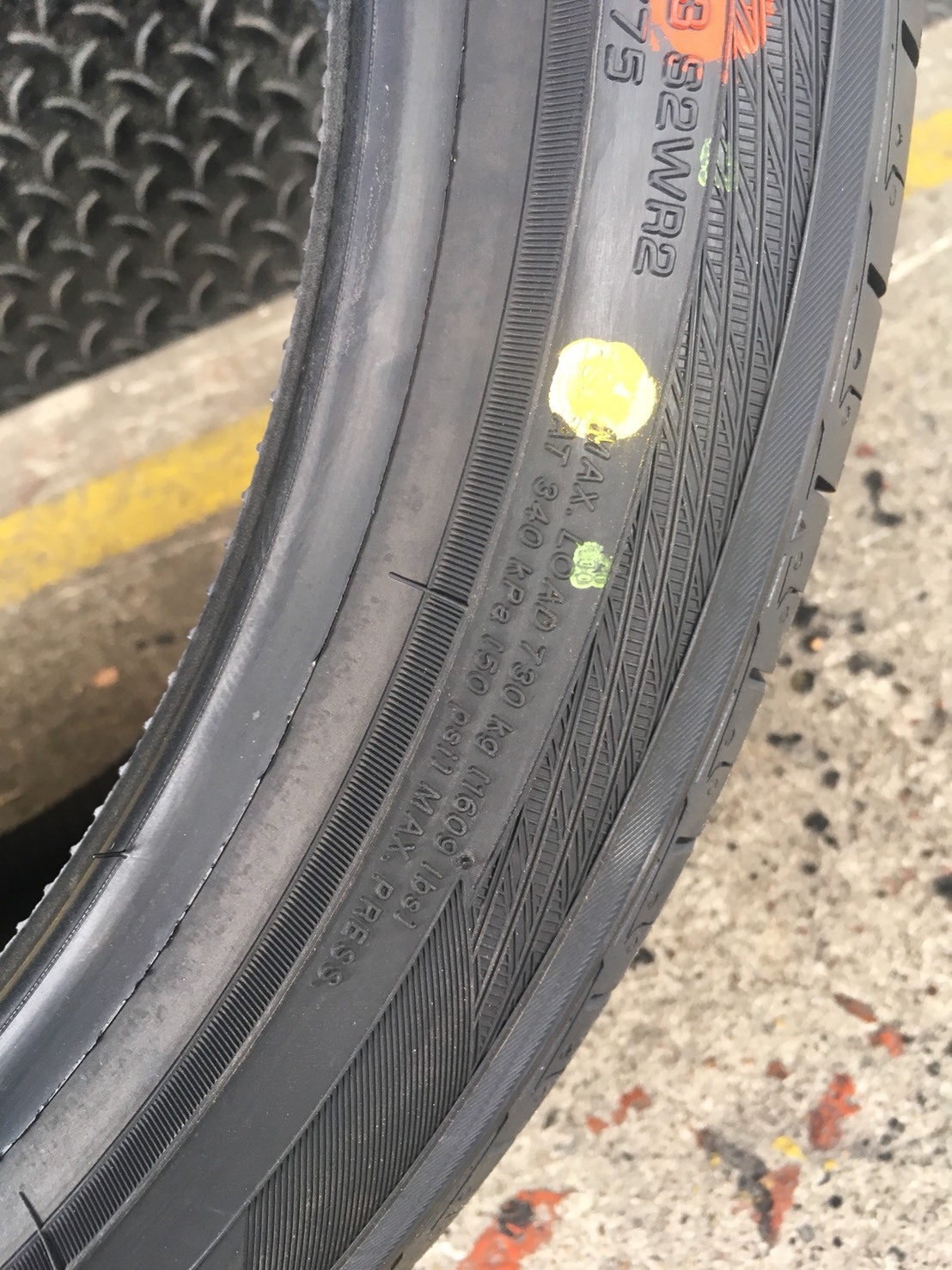 YOKOHAMA ADVAN DB V552 265-35-18 ราคาพิเศษ ปี18