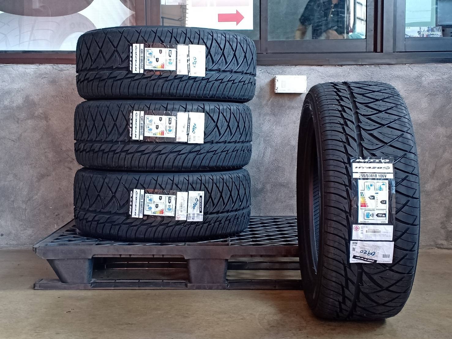 NITTO 255/50R18 NT 420SDต้องการส่วนลดราคาพิเศษ กรุณาสอบถาม