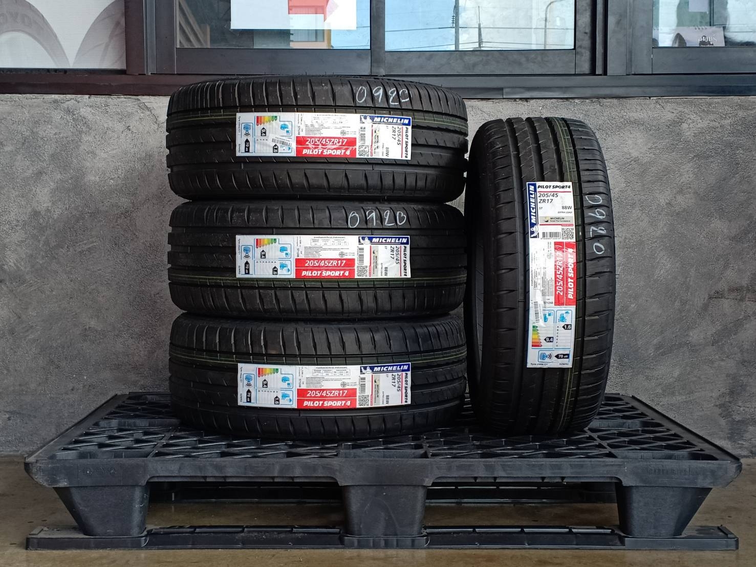 MICHELIN 205/45ZR17 PILOT SPORT 4ST ราคาพิเศษ