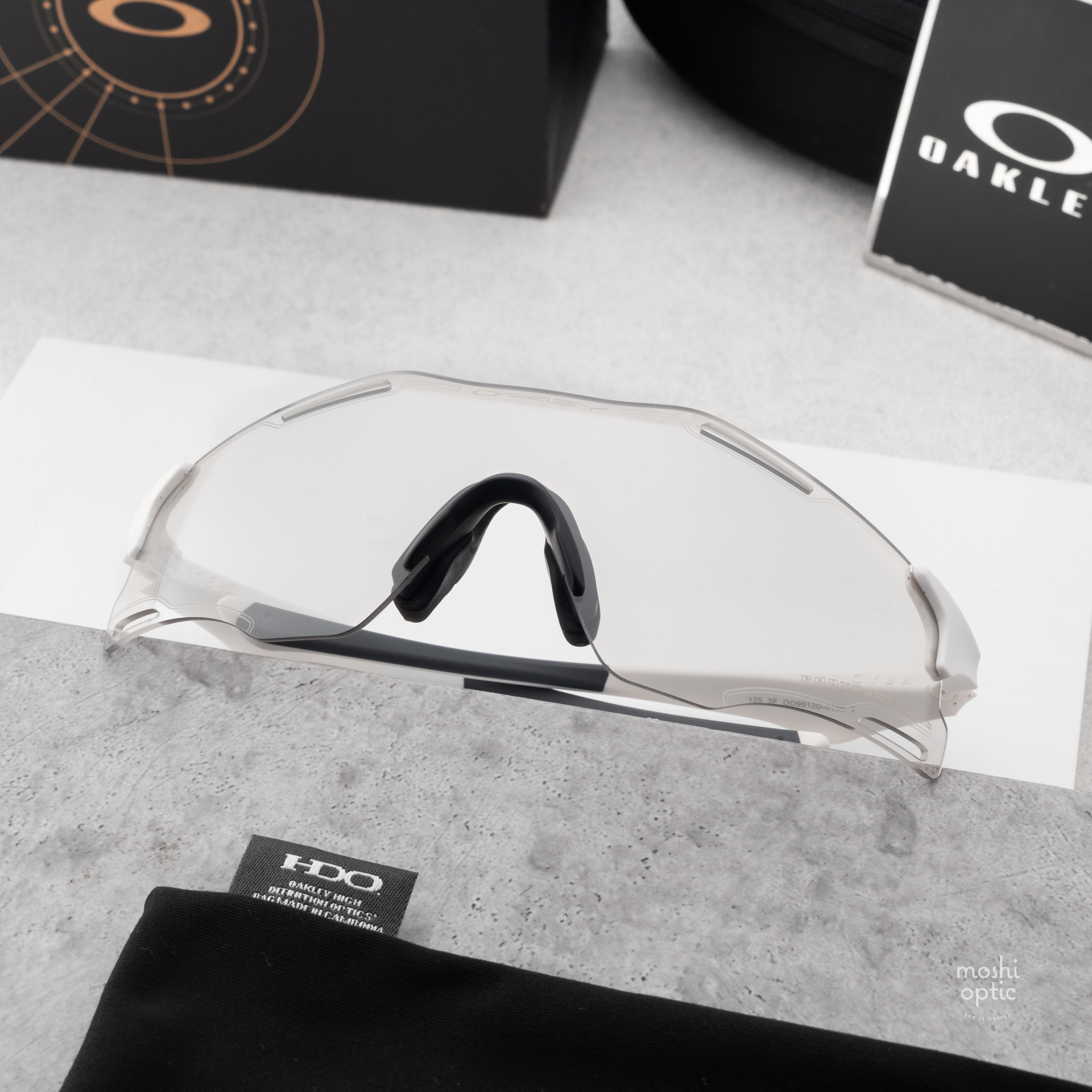 Oakley OO9512D-01 Cybr Zero Matte White Clear to Black Iridium Photochromic