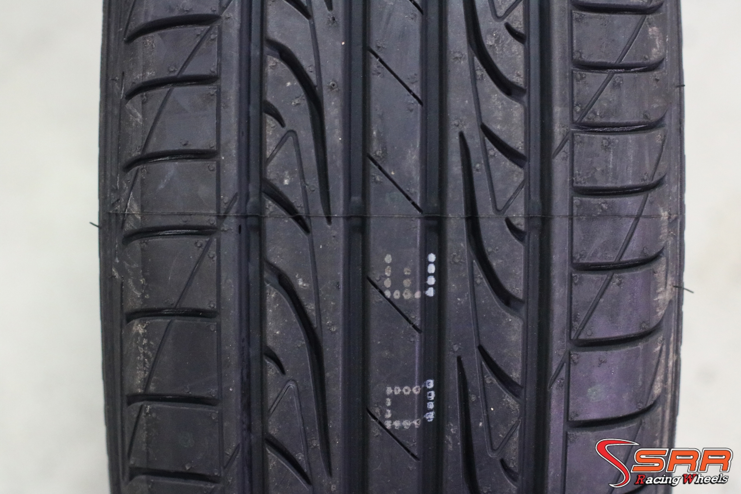 DUNLOP LM704 215/55-17 เส้น 2500