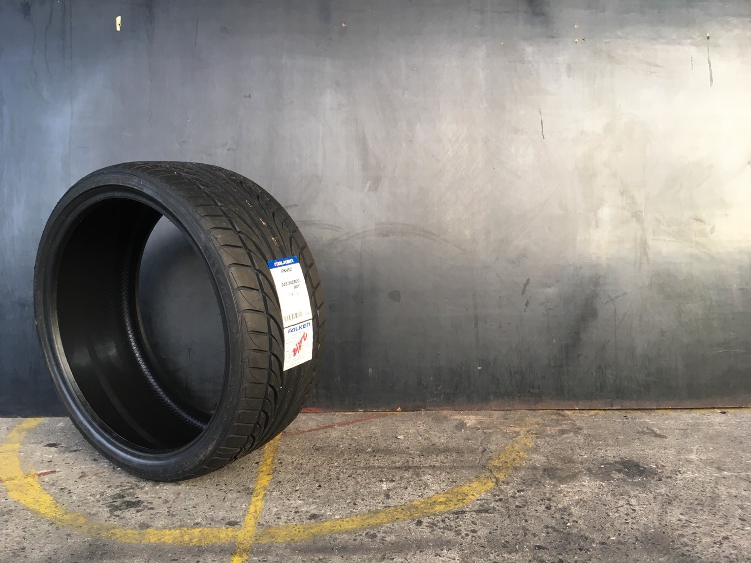 FALKEN FK452 245/30-20 เส้น 5500 ปี 18 ปกติ 7500