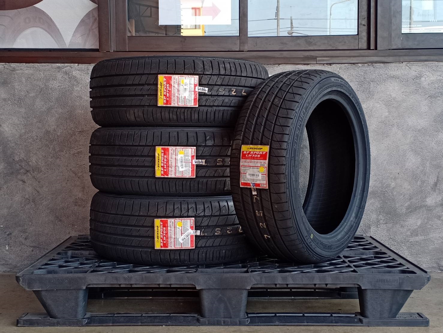 DUNLOP SP SPORT LM705 215/45R17