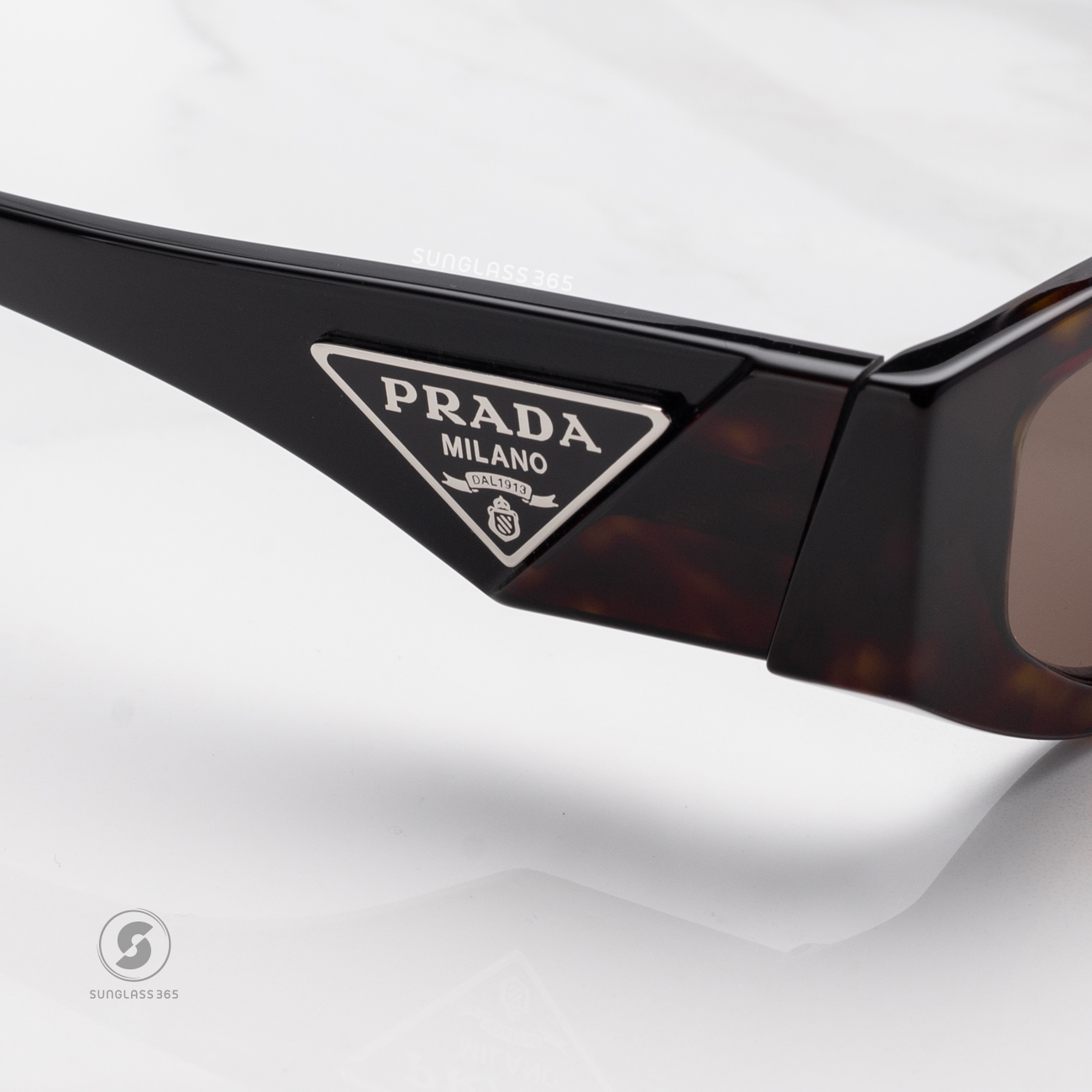 แว่นกันแดด PRADA PR09ZSF 2AU06B
