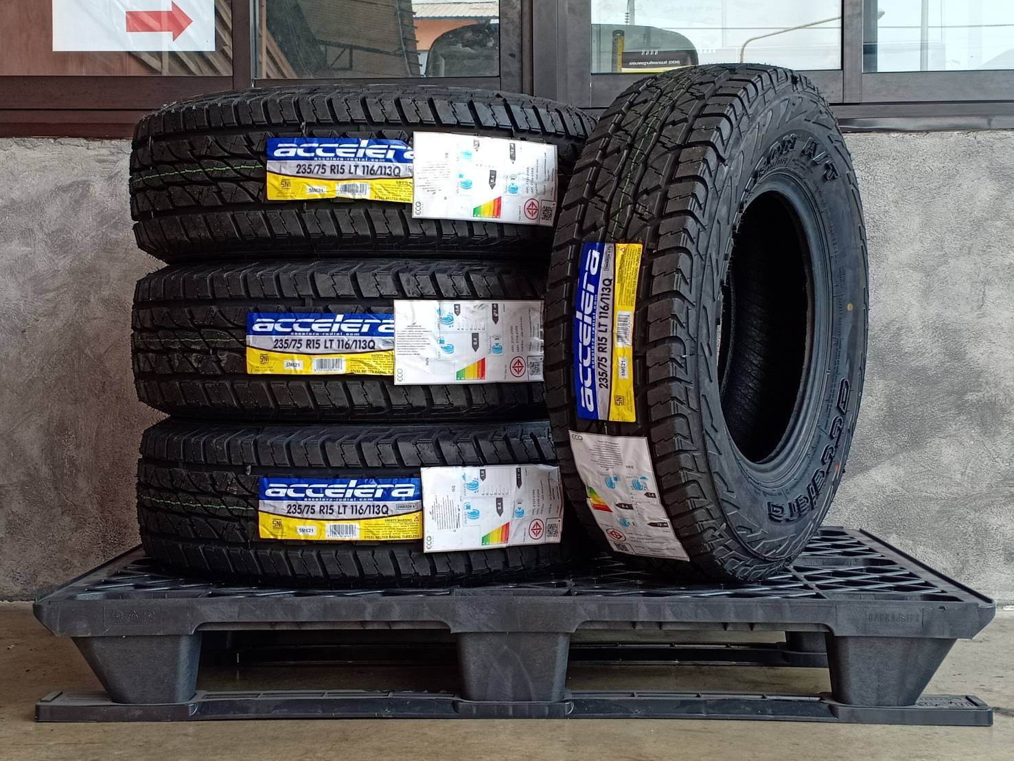 ACCELERA 235/75R15 OMIKRON A/T 116/113Q 10PR MADE IN INDONESIA