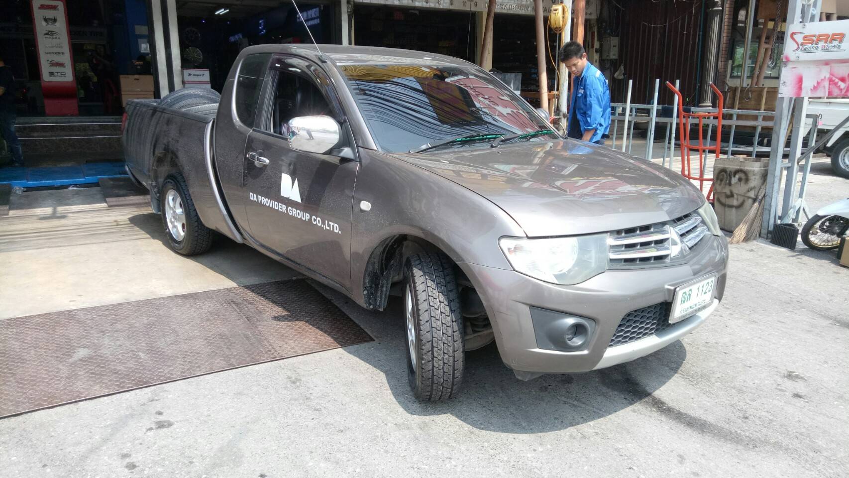 DUNLOP V1 215-70-15 ซื้อ2แถม2 ใส่ TRITON ราคาถูก