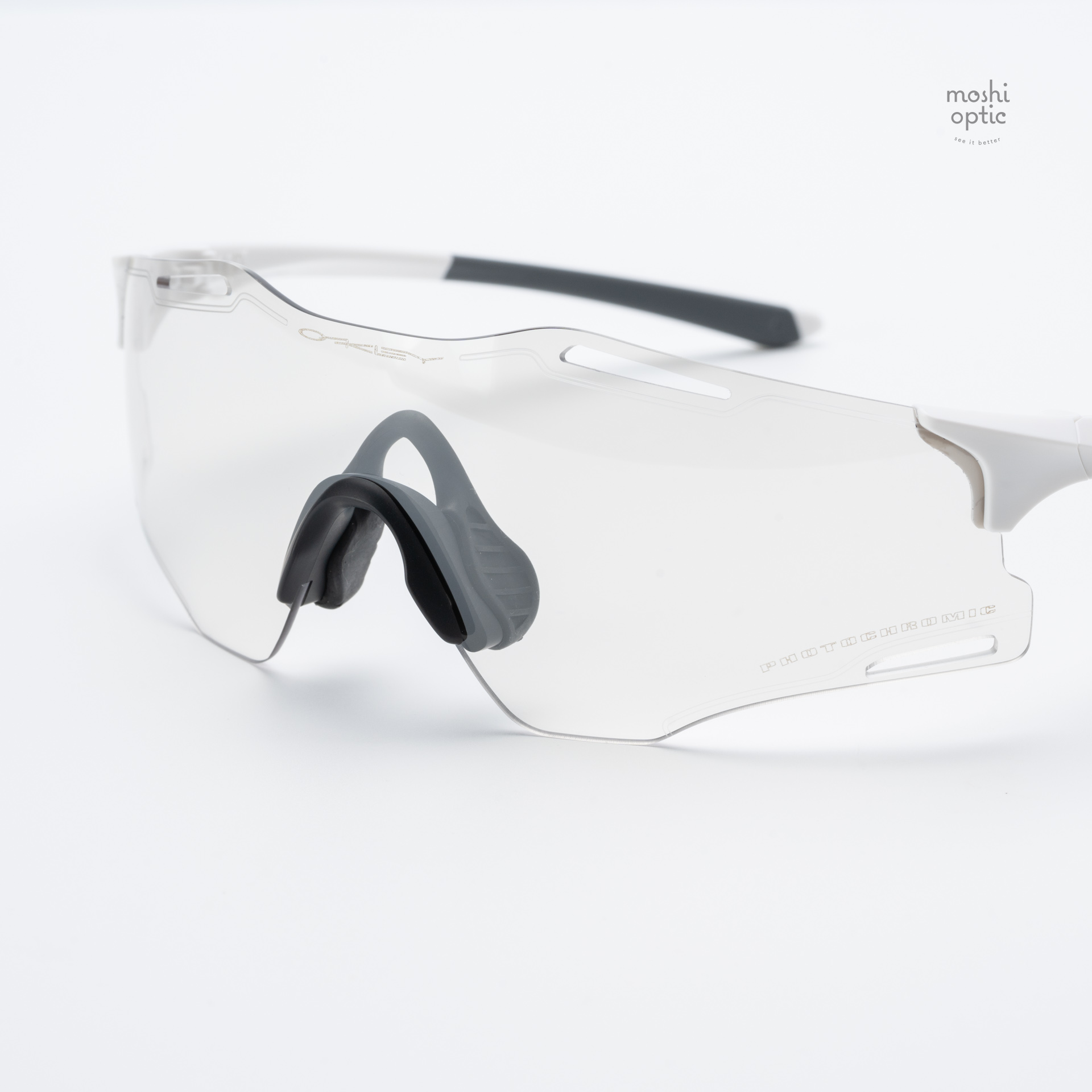 Oakley OO9512D-01 Cybr Zero Matte White Clear to Black Iridium Photochromic