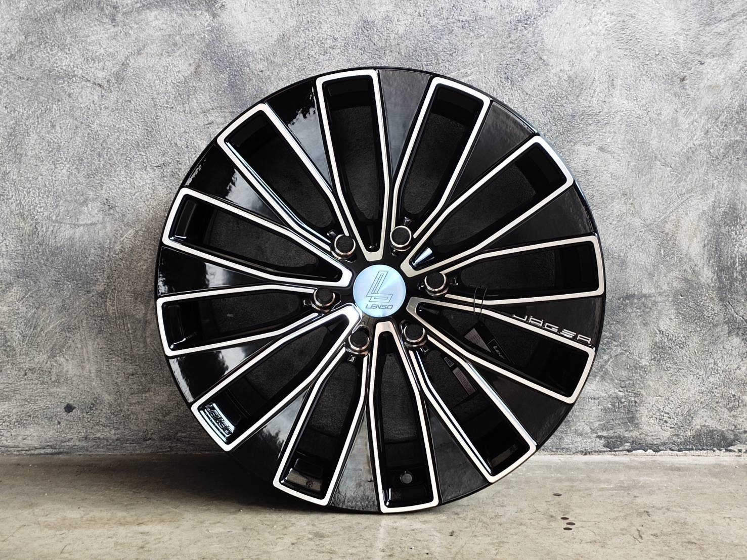 MAJETSTY JAGER-ENIGMA 18X8.5 6H130 ต้องการส่วนลดราคาพิเศษ กรุณาสอบถาม