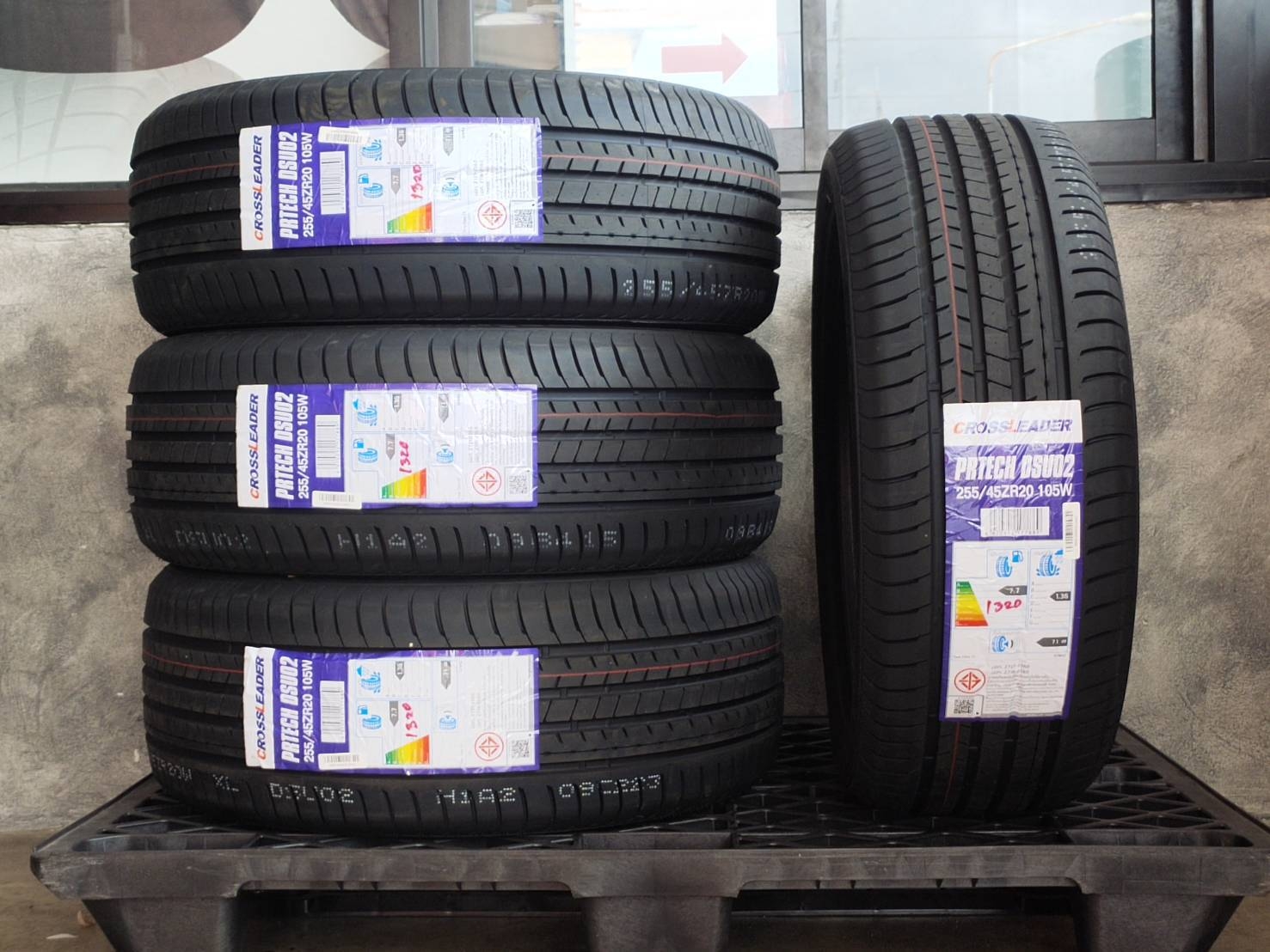 CROSSELEADER 255/45ZR20