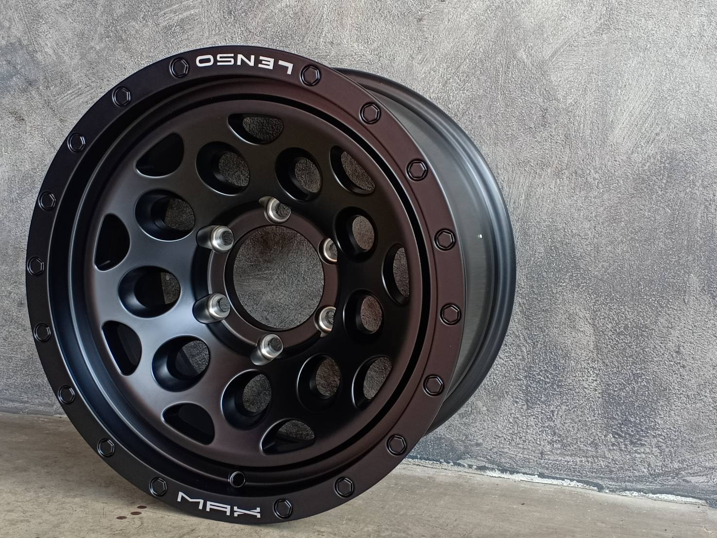 MAX-9 16X8.5 6X139.7 +00 106 MKW