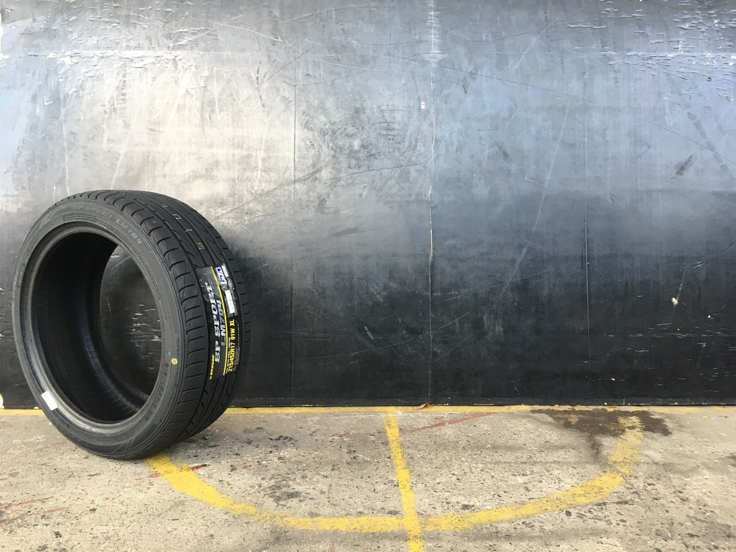 DUNLOP LM704 215/45-17 ราคาพิเศษ