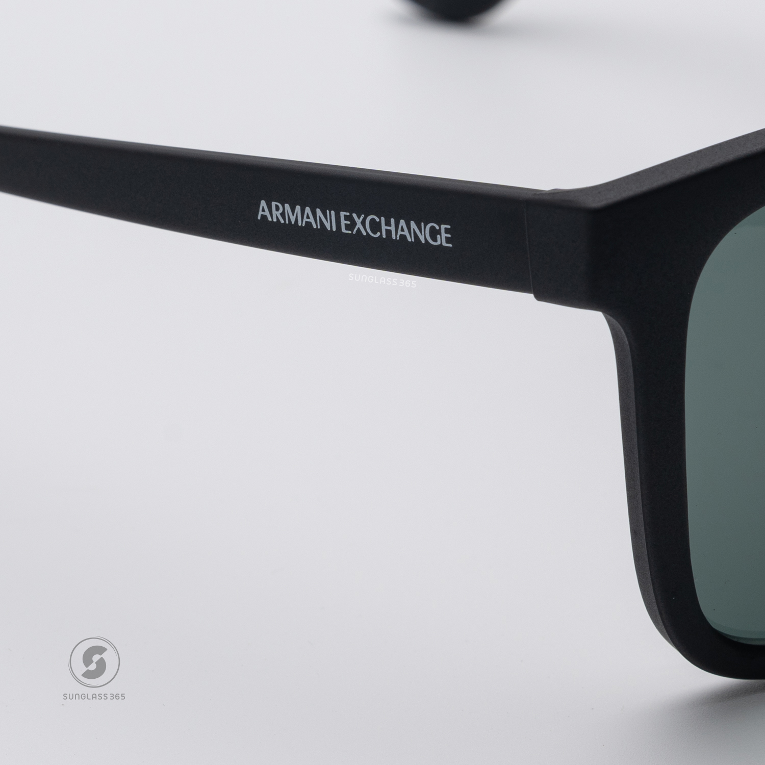 แว่นกันแดด Armani Exchange AX4112SU 807871