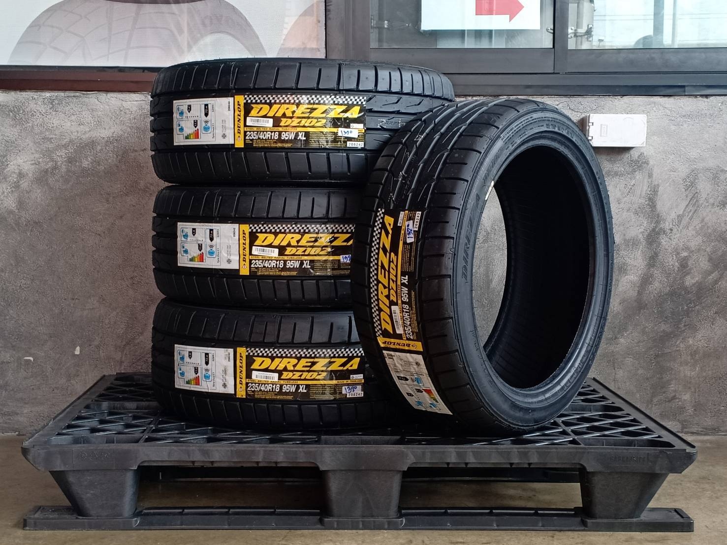 DUNLOP 235/40R18 DIREZZA DZ102 95W XL MADE IN THAILAND