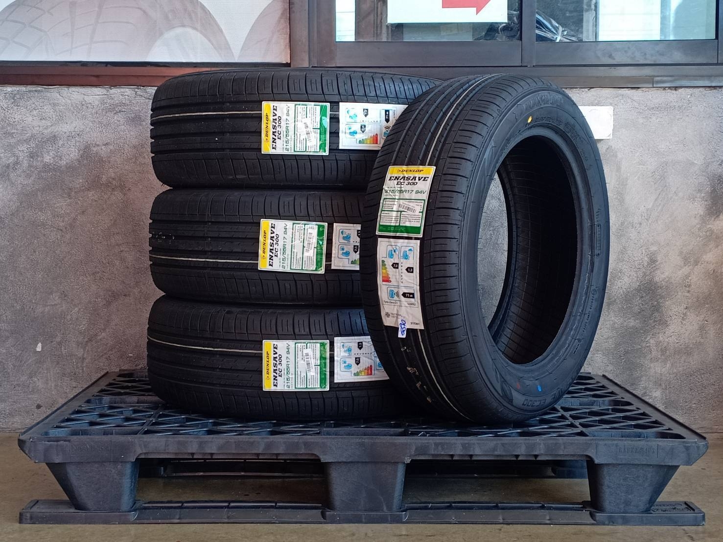 DUNLOP 215/55R17 ENASAVE EC 300 94V MADE IN THAILAND