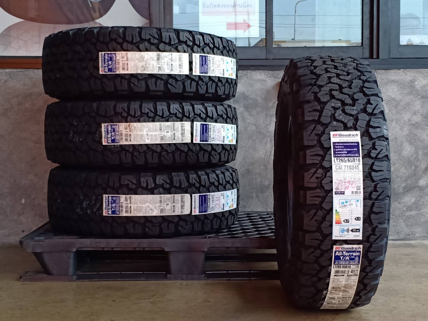 BF-GOODRICH 265/65R18 ALL TERRAIN T/A KO2 117/114R 8PR (ตัวหนังสือขาว) MADE IN U.S.A.