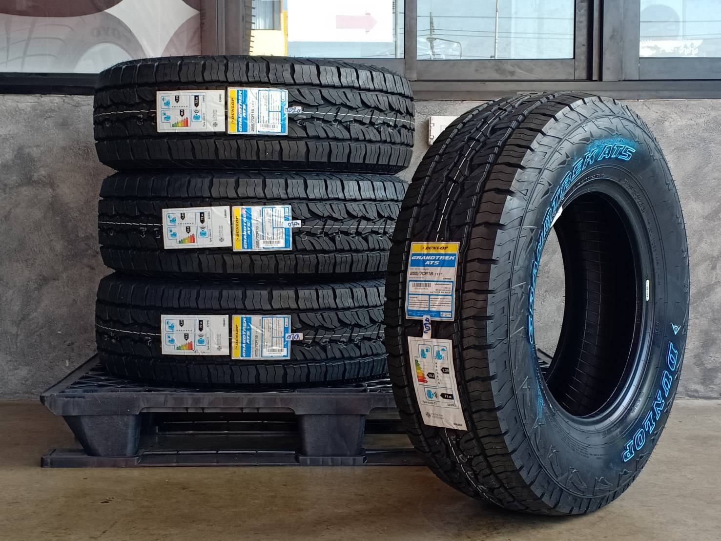 DUNLOP 255/70R16 GRANDTREK AT5 111T (ตัวหนังสือขาว) MADE IN THAILAND