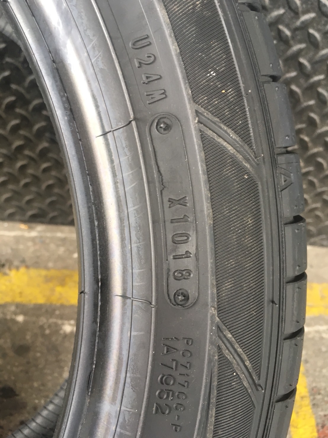 ยางมาใหม่ DUNLOP SPMAXX050 PLUS 215-50-17 >JP ปี18 เส้นละ 4250 ปกติ 6500