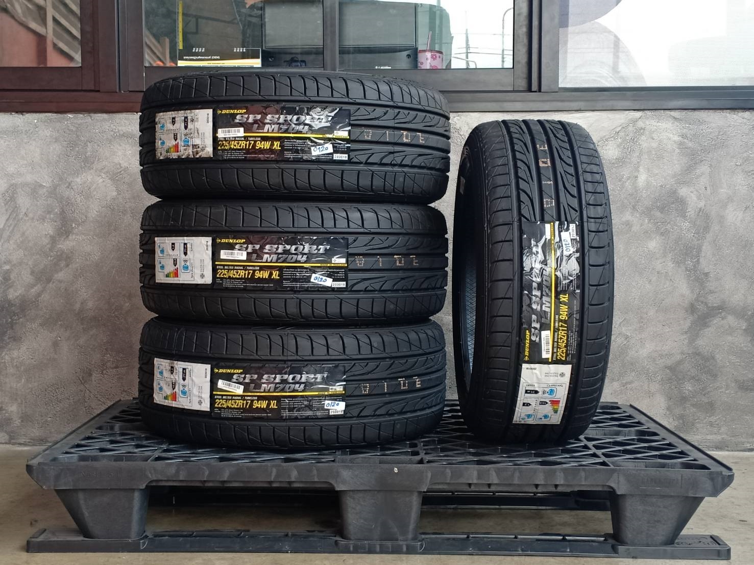 DUNLOP 225/45ZR17 SP SPORT LM704 94W XL MADE IN THAILAND
