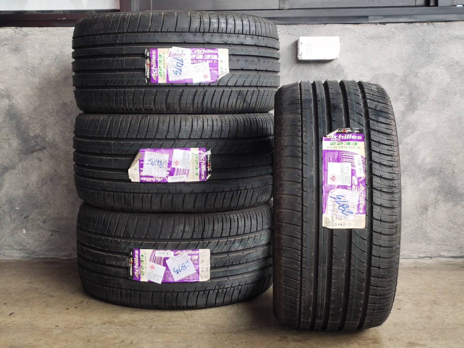 ACHILLES 2233 ขนาด 265/30ZR19