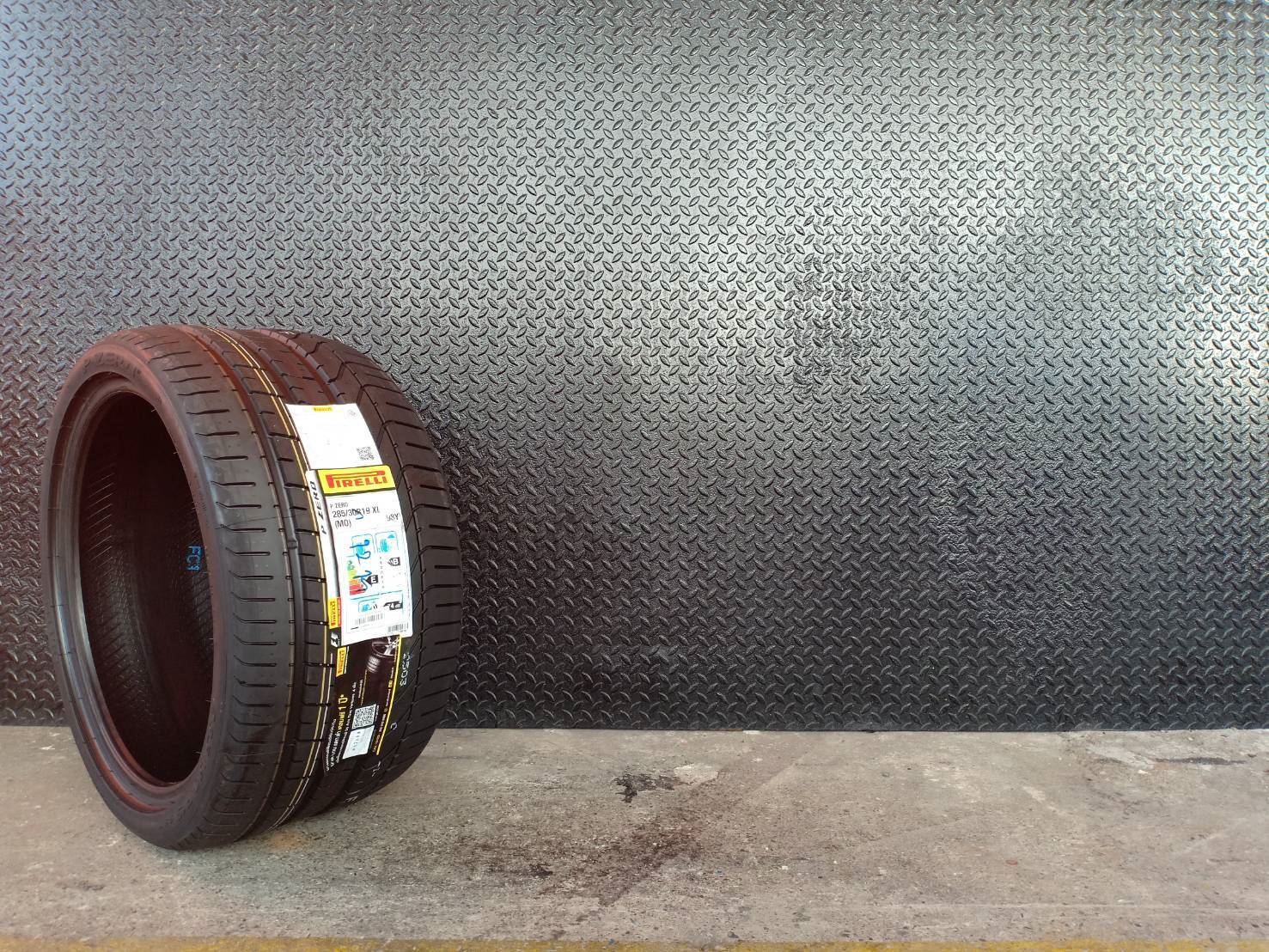 PIRELLI PZERO 285/30-19 ปี19 ราคาถูก