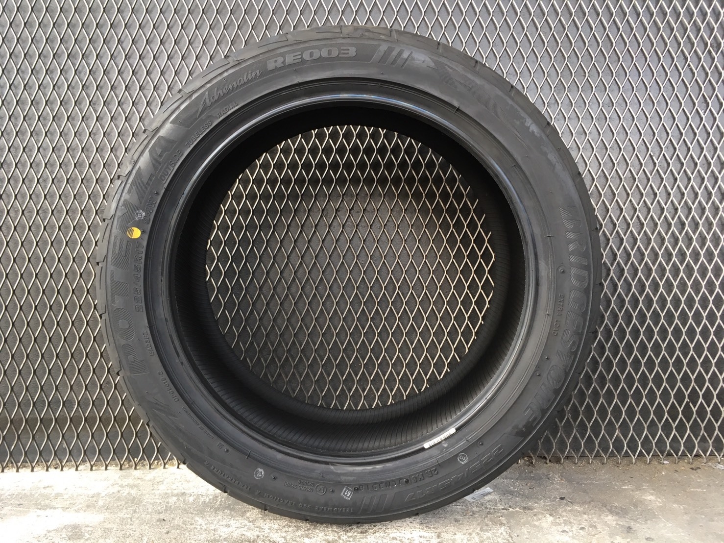BRIDGESTONE RE003 225/45-17 ราคาถูก