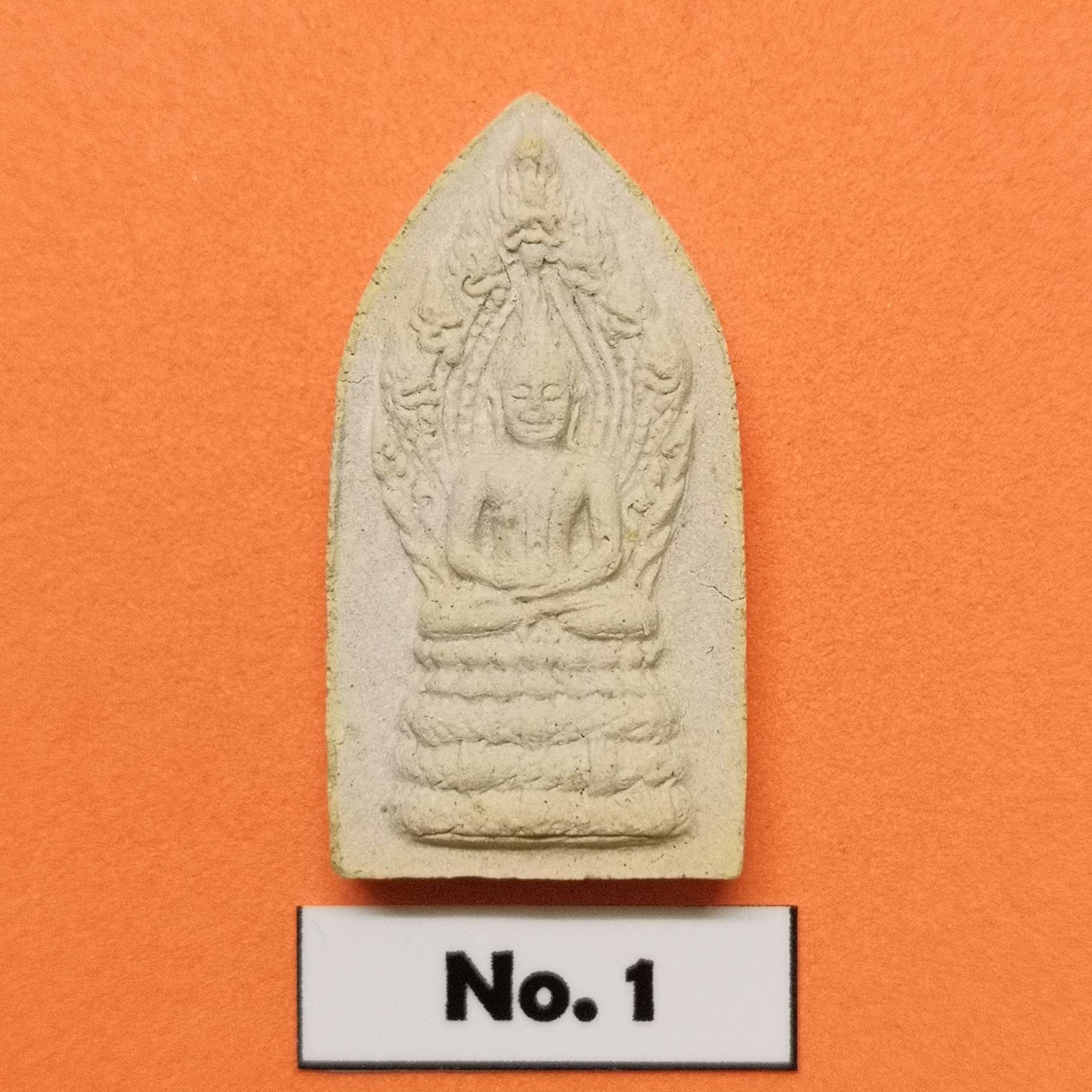 เหรียญเนื้อผง พระนาคปรก หลัง สธ ที่ระลึกสมเด็จพระเทพฯ ทรงเจริญพระชนมายุ ครบ 30 พรรษา พศ 2528 ขนาดสูง 2.8 เซน พร้อมกล่องกำมะหยี่