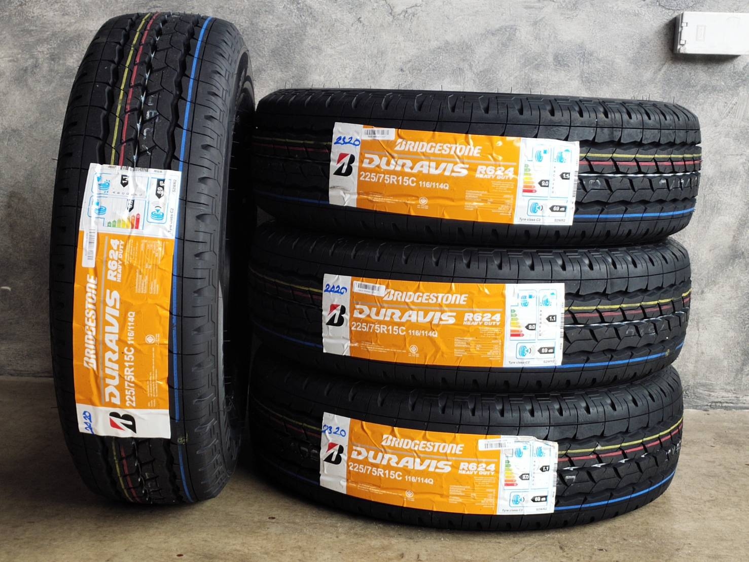 BRIDGESTONE 225/75R15C 116/114Q DURAVIS R624