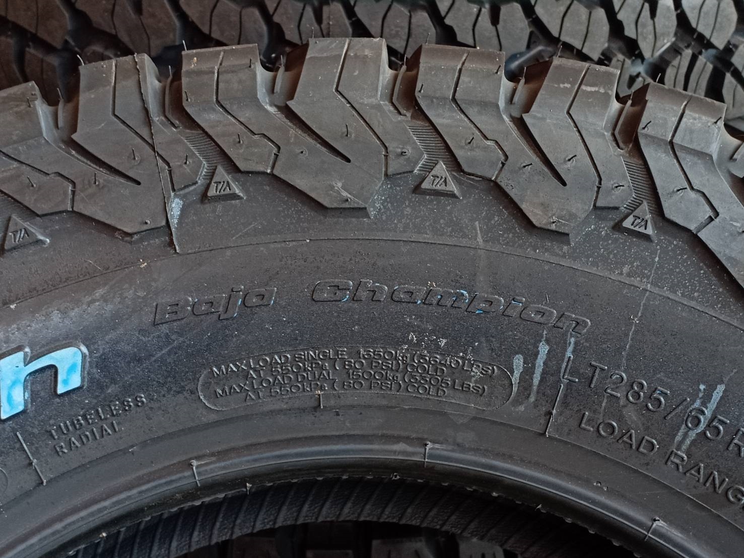 BF-GOODRICH 285/65R18 ALL TERRAIN T/A KO2 125/122R 10PR (ตัวหนังสือขาว) MADE IN U.S.A.