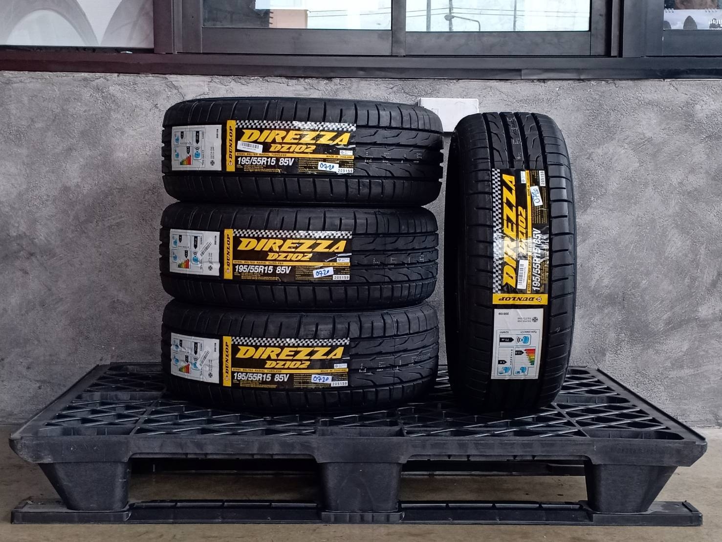 DUNLOP 195/55R15 DIREZZA DZ102 ราคาพิเศษ