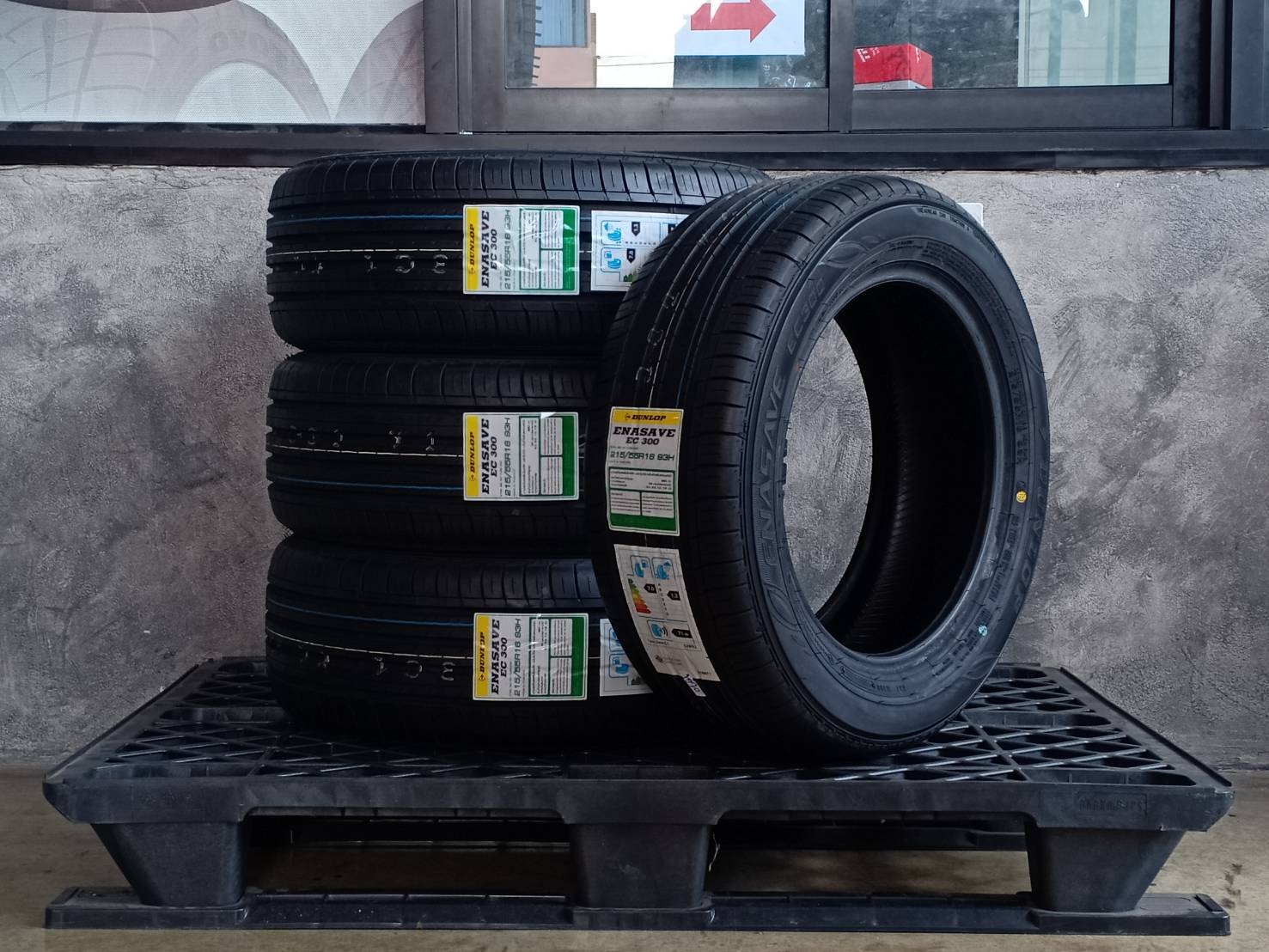DUNLOP 215/55R16 ENASAVE EC 300 93H MADE IN THAILAND