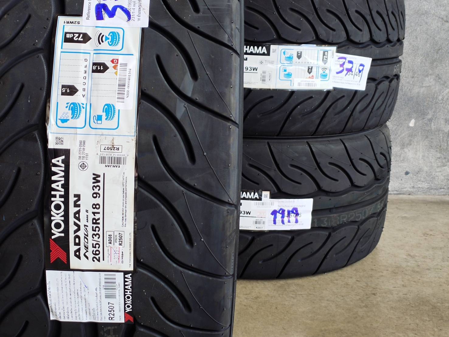 YOKOHAMA ADVAN NEOVA AD08R 265/35R18