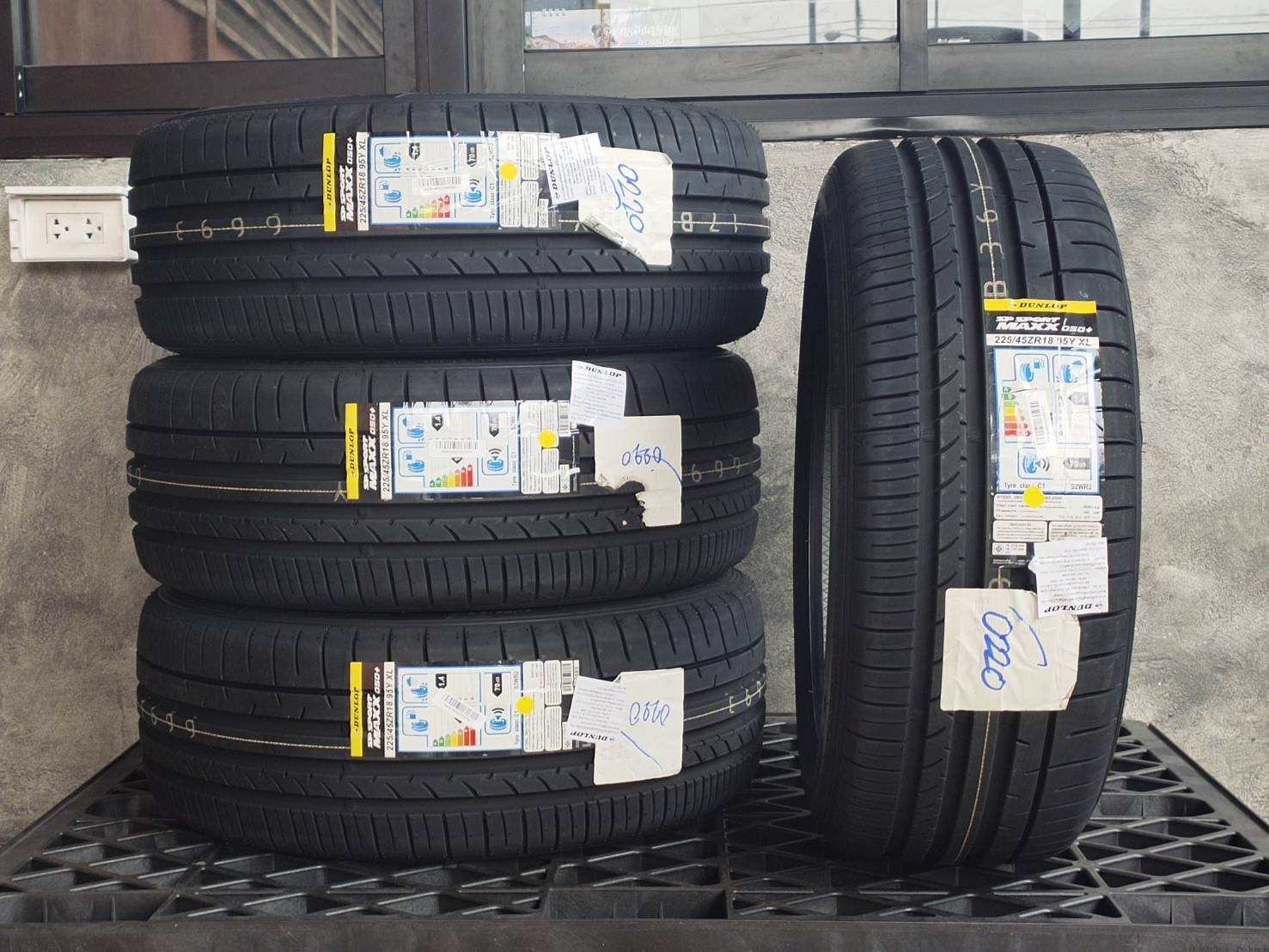 DUNLOP SP SPORT SPMAXX050 PLUS 225/45ZR18