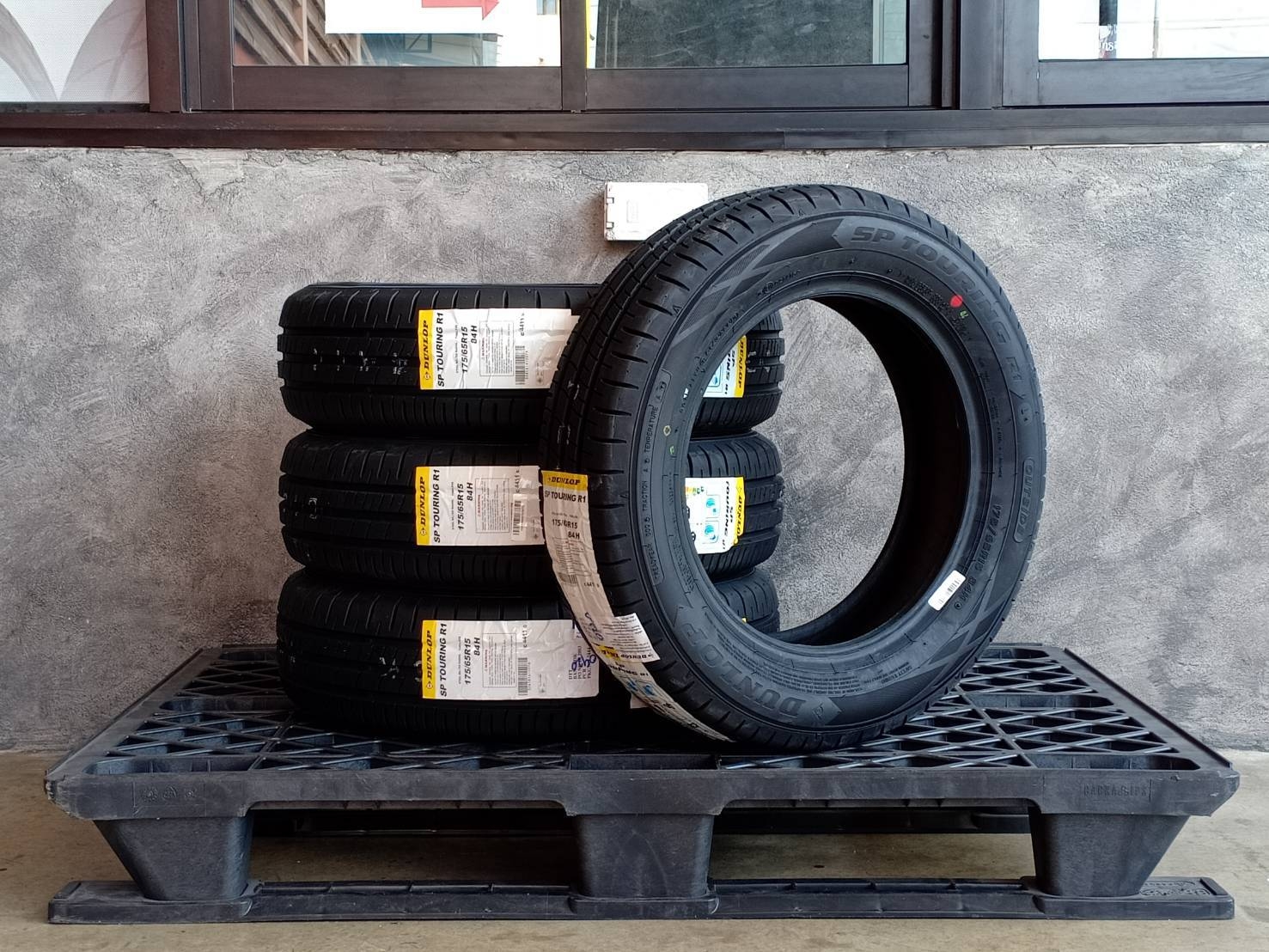 DUNLOP 175/65R15 SP TOURING R1 84H MADE IN INDONESIA