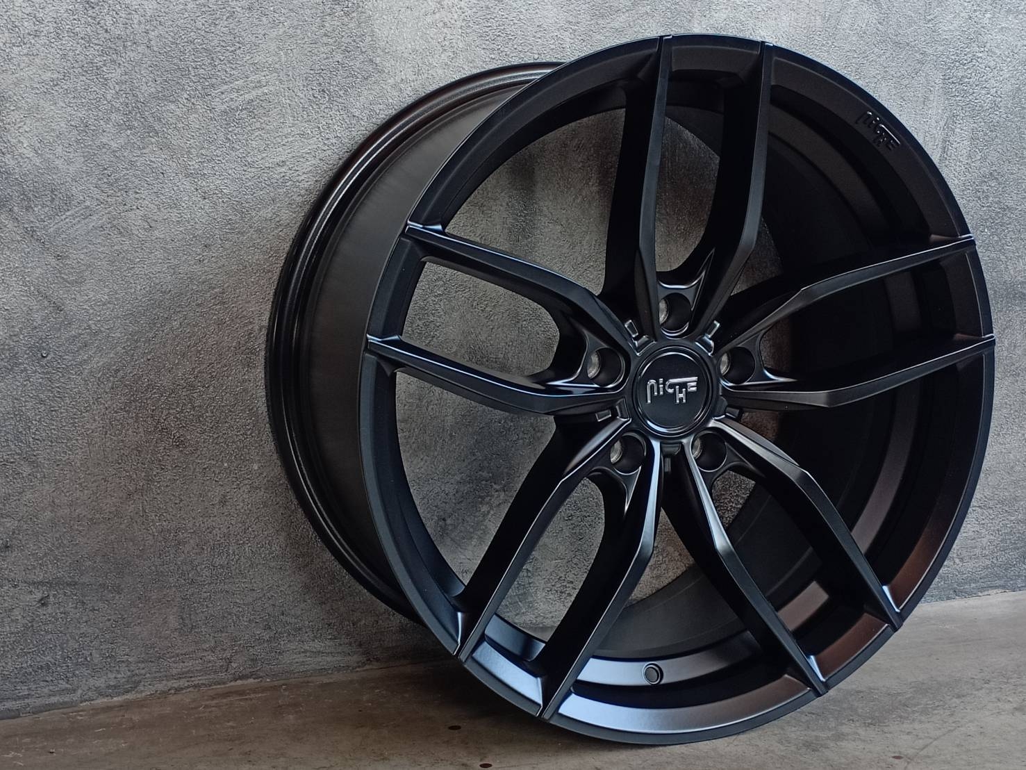 NICHE-VOSSO 19X8.5/9.5 5X120 +35 72.5 MATTE BLACK