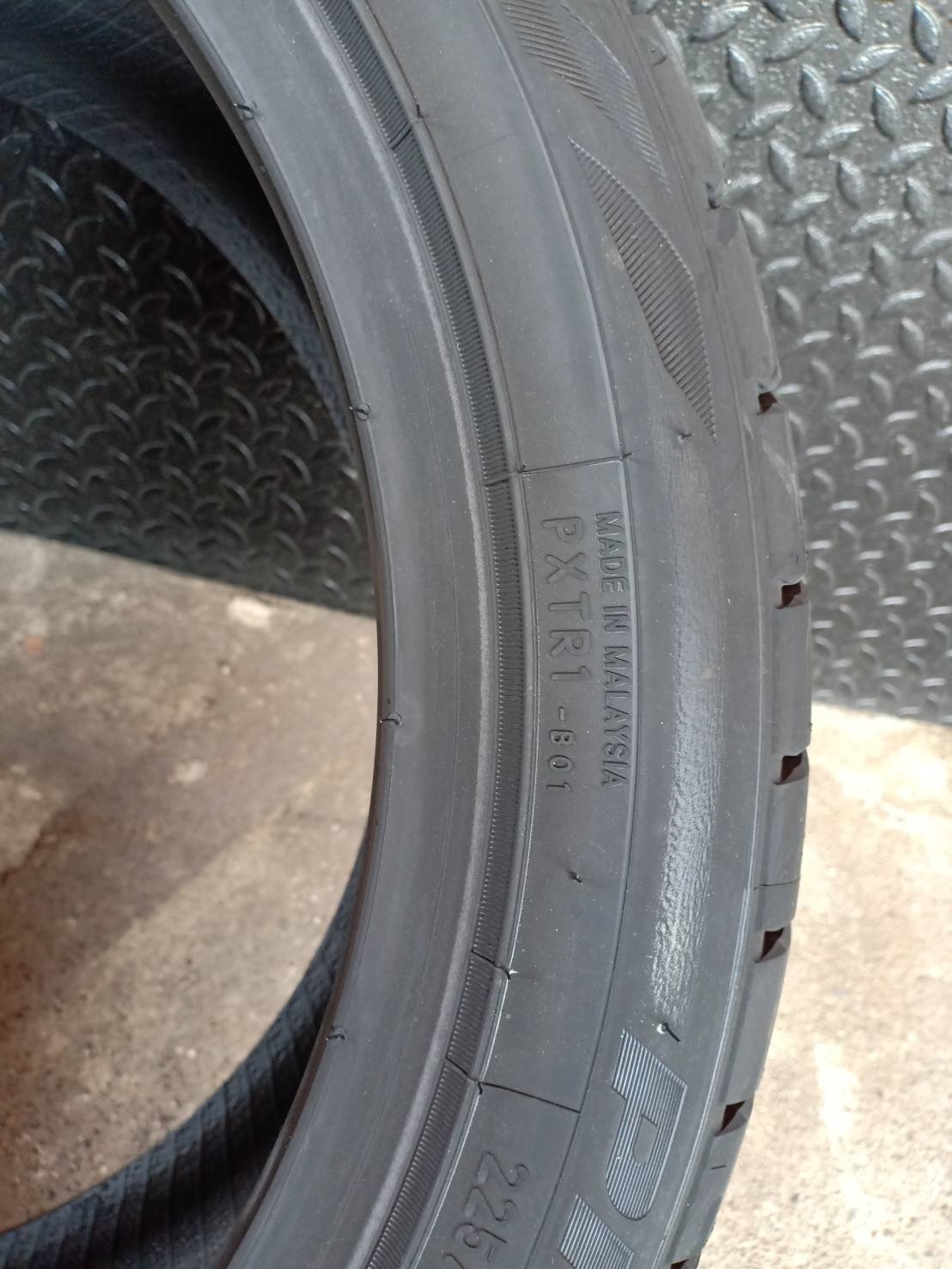 TOYO TR1 225/45-18 ปี19 ราคาพิเศษ