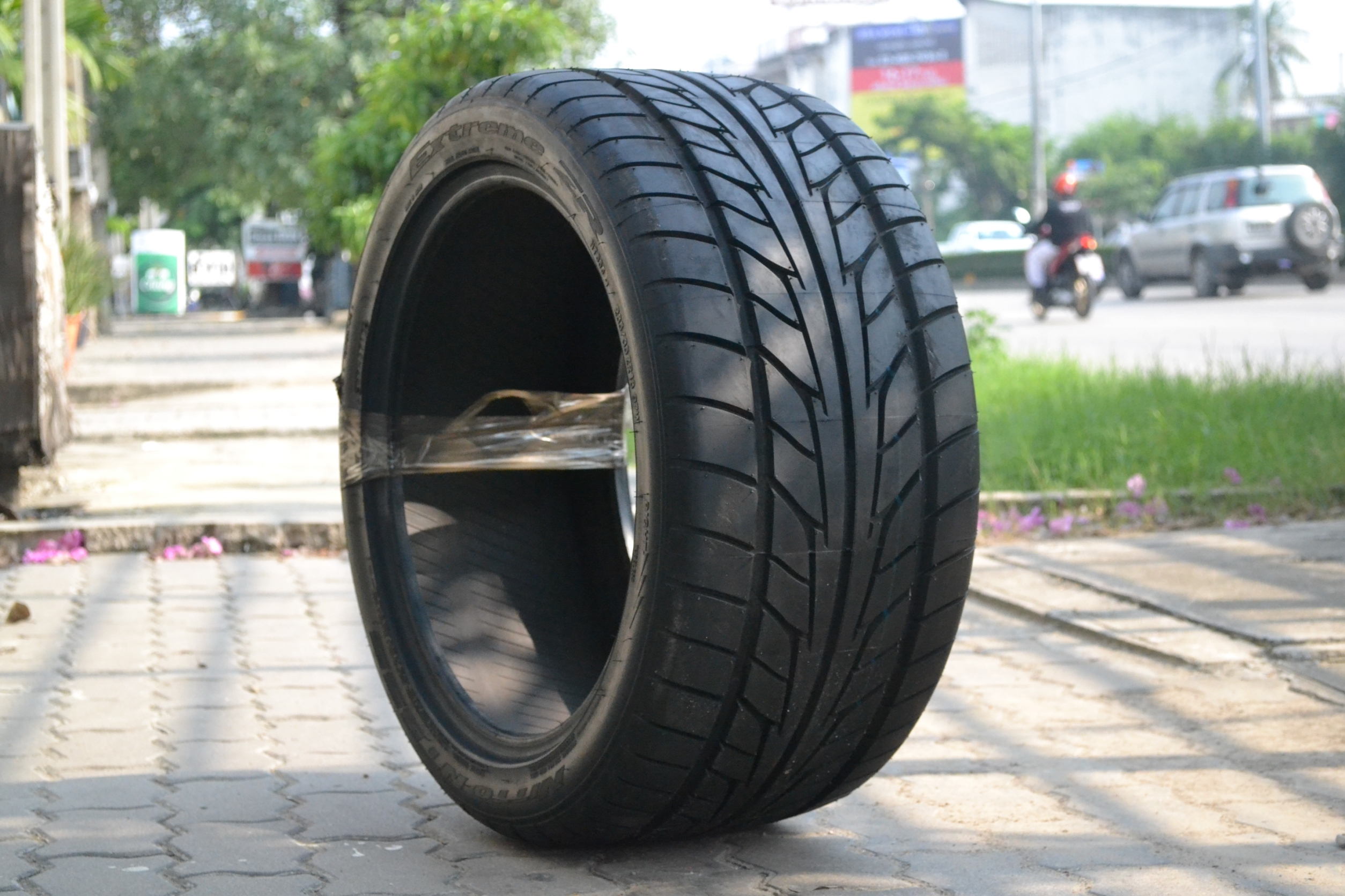 NITTO NT555 285/35-18 เส้น 4900 บาท ปกติ เส้น 12000 บาท