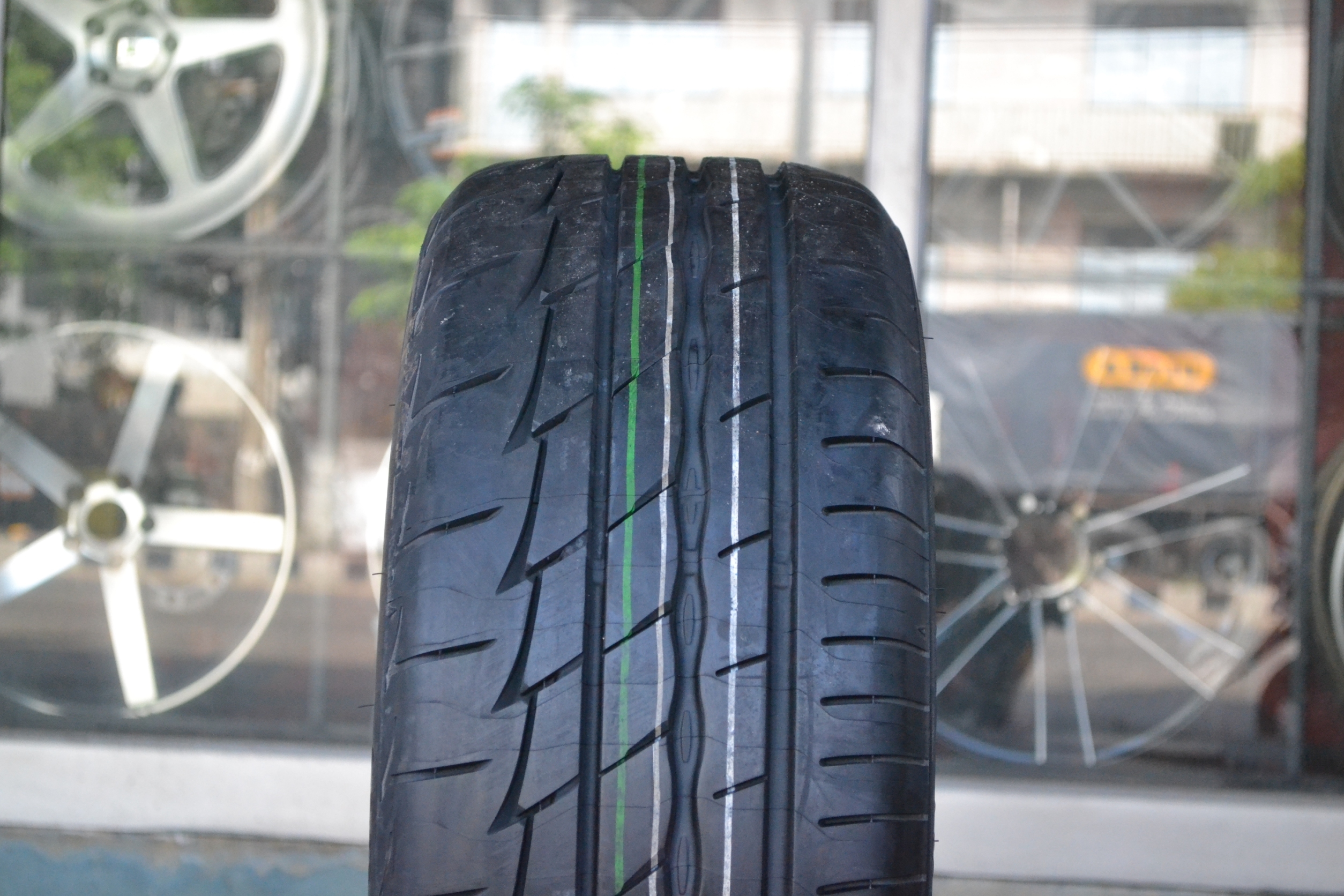 BRIDGESTONE RE003 205/50-16 เส้น 3800 บาท ปกติ 4800