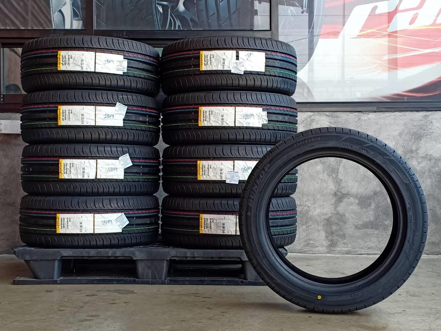 DUNLOP SP SPORT MAXX050 235/45R18 ปี19