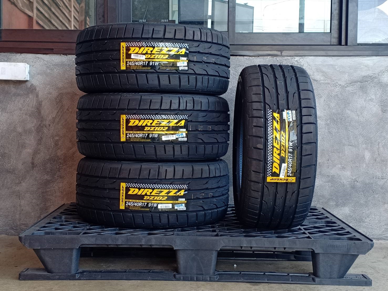 DUNLOP DIREZZA DZ102 245/40R17 91W MAXLOAD 615KG THAILAND