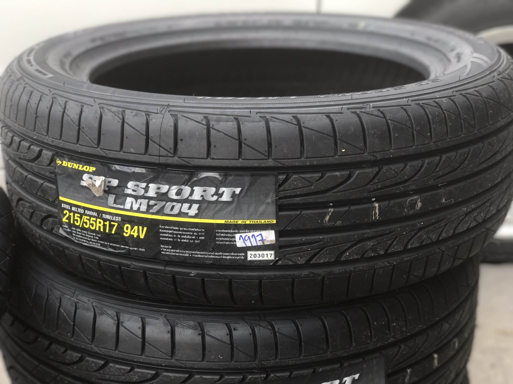 DUNLOP LM704 215/55-17 ซื้อ2 แถมฟรีอีก2